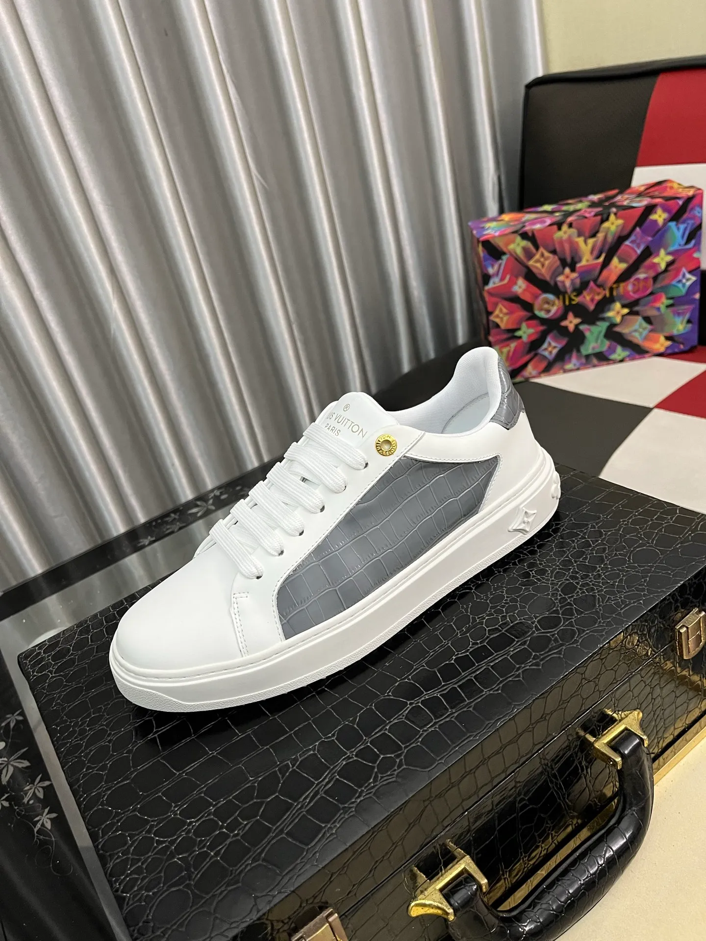 Men's shoes 💰520⌚️⌚️LV Louis Vuitton. The latest fashionable casual shoes are popular in physical stores. New spring and summer comfortable imported custom original cowhide, unique jacquard fabric element design. With sheepskin lining, Lv original bottom, [sun][sun] high-end packaging and high quality💪Details determine the quality, you can enter and leave the counter at will, welcome to compare🇮🇹Number of sizes 38-445️⃣Color options available
